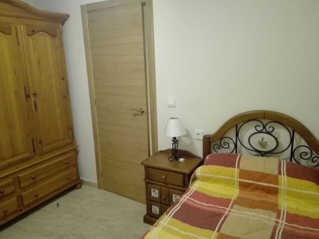 Apartamento de 3 habitaciones en Puerto Deportivo, Torrevieja en alquiler - 700 € (Ref: 8068286)