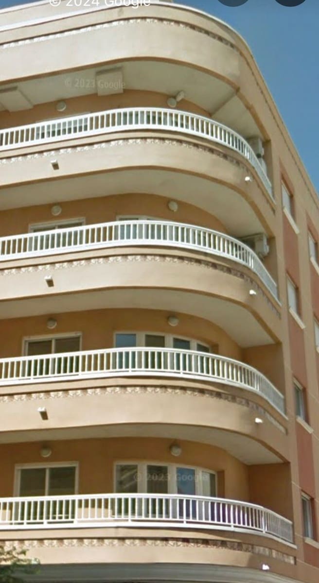 Apartamento de 3 habitaciones en Torrevieja en alquiler - 700 € (Ref: 8068286)