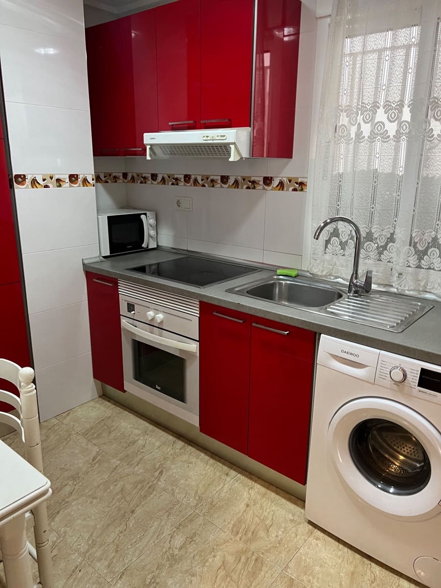 Apartamento de 3 habitaciones en Torrevieja en alquiler - 700 € (Ref: 8068286)