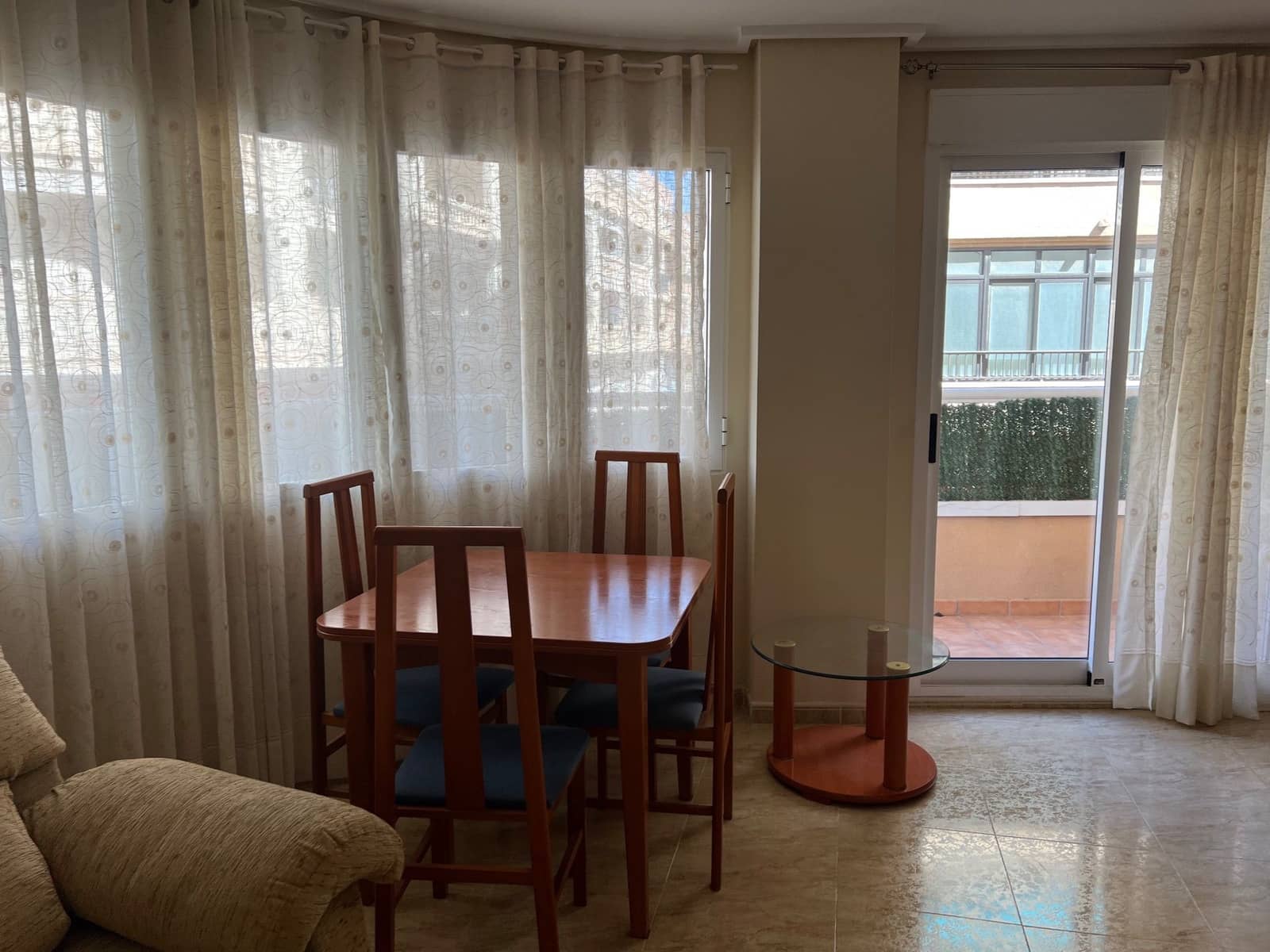 Apartamento de 3 habitaciones en Torrevieja en alquiler - 700 € (Ref: 8068286)