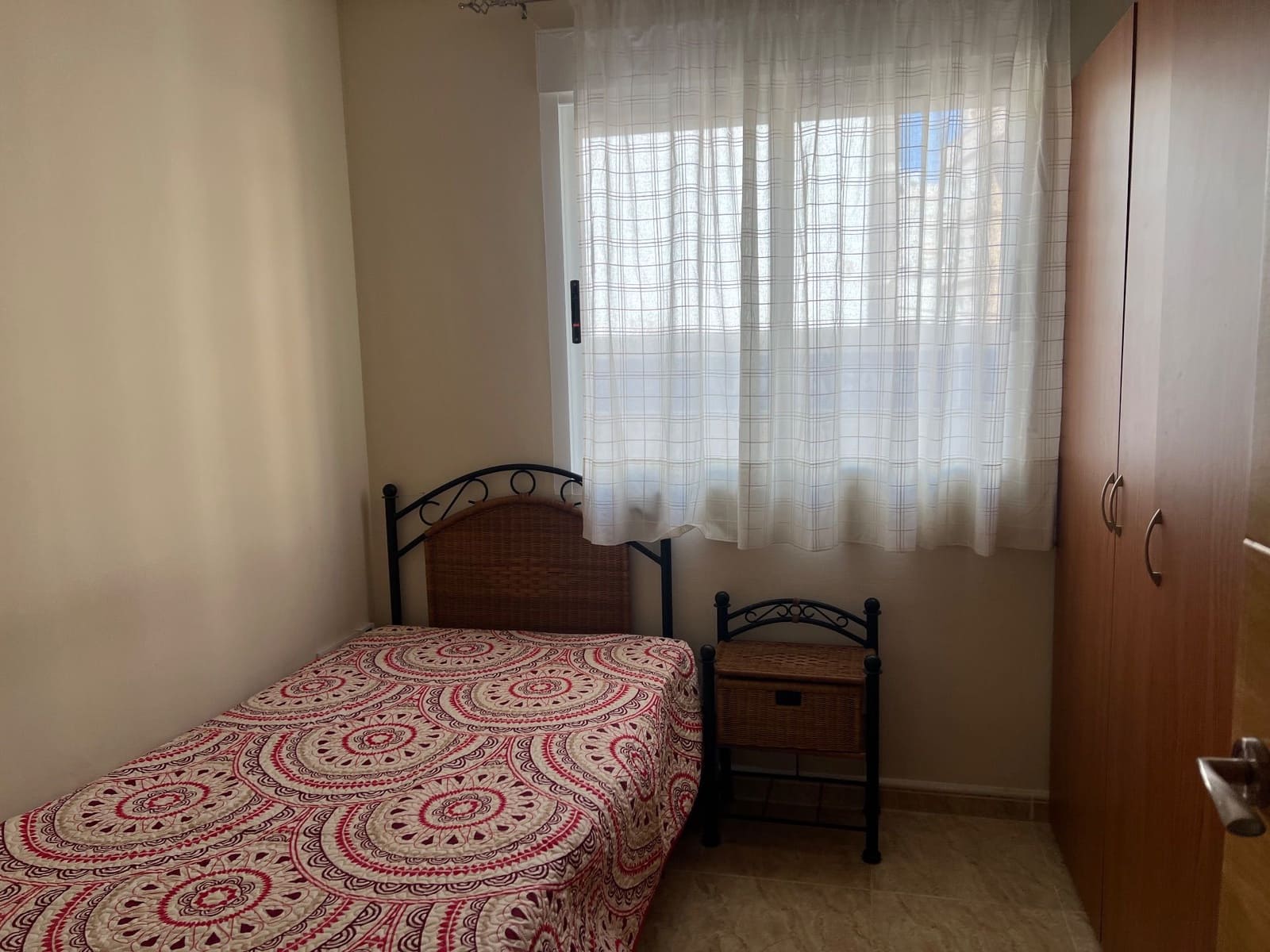 Apartamento de 3 habitaciones en Torrevieja en alquiler - 700 € (Ref: 8068286)