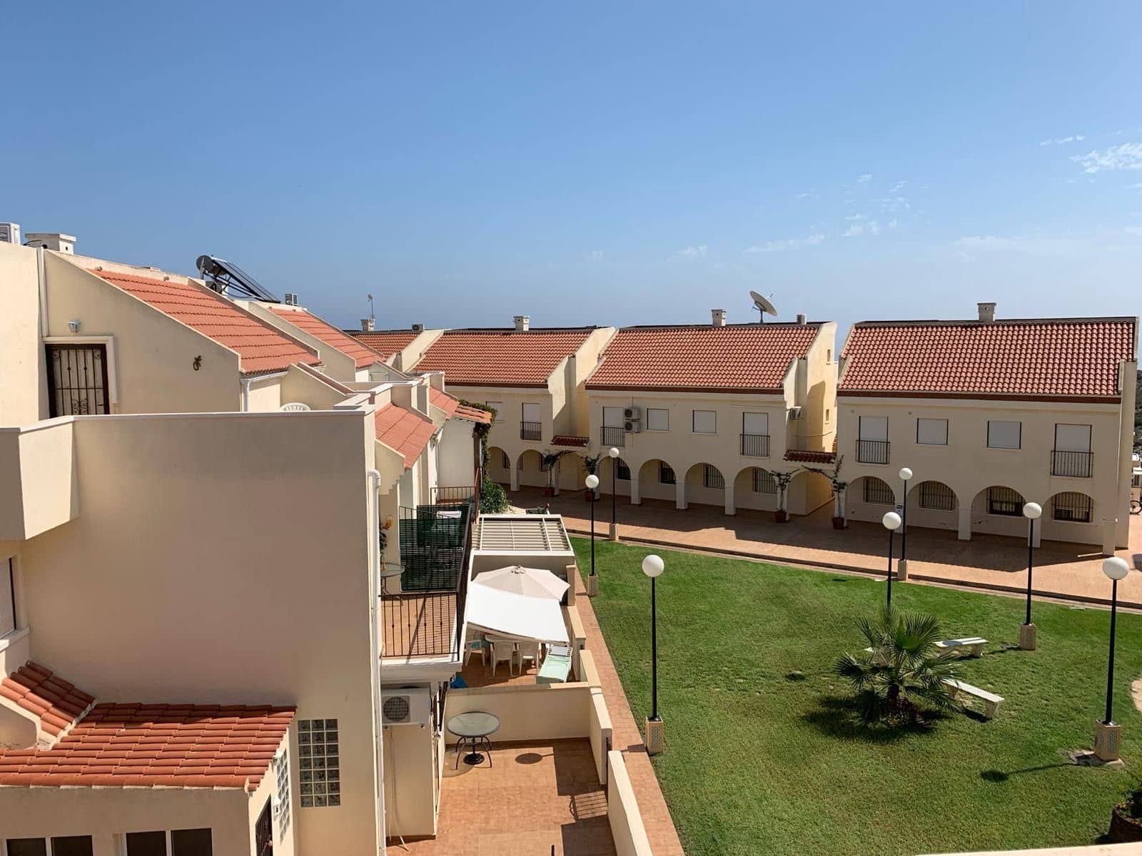 3 soverom Kjedet enebolig til salgs i Gran Alacant med svømmebasseng garasje - € 289 000 (Ref: 8104853)