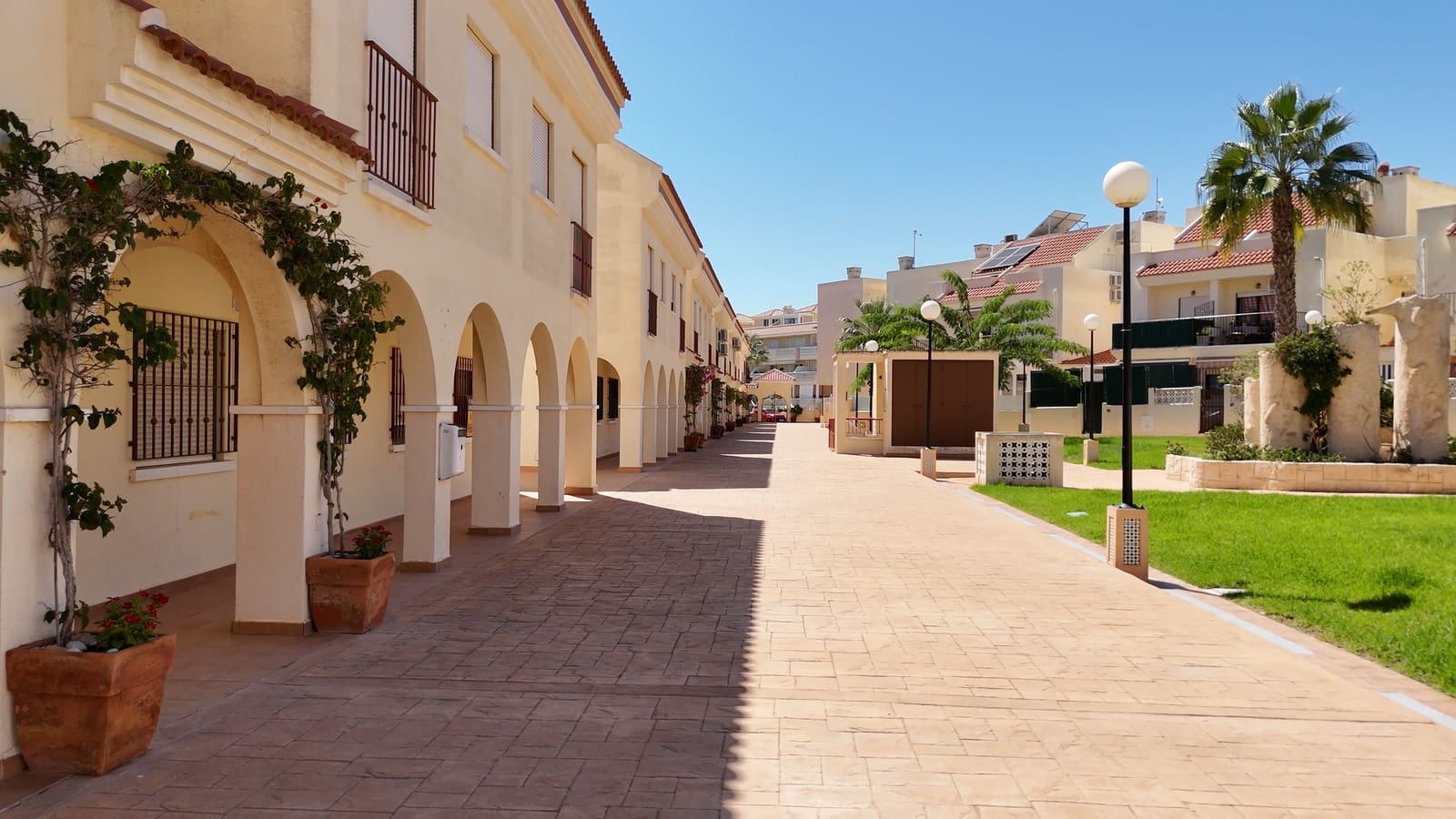 3 soverom Kjedet enebolig til salgs i Gran Alacant med svømmebasseng garasje - € 289 000 (Ref: 8104853)