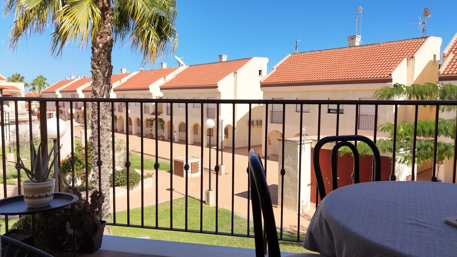 3 soverom Kjedet enebolig til salgs i Gran Alacant med svømmebasseng garasje - € 289 000 (Ref: 8104853)