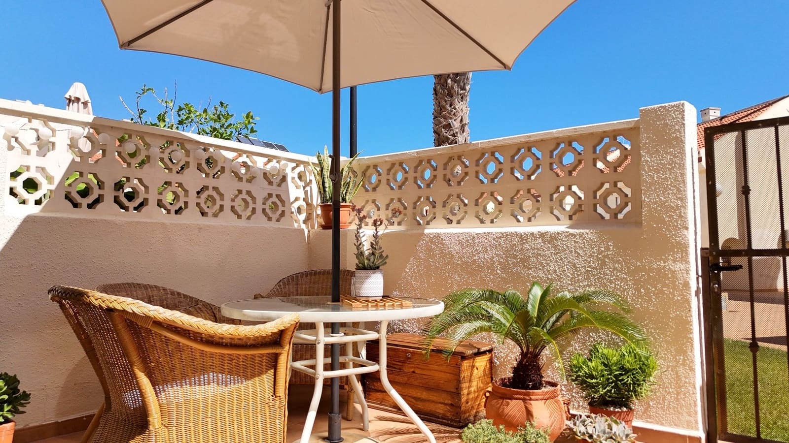 3 soverom Kjedet enebolig til salgs i Gran Alacant med svømmebasseng garasje - € 289 000 (Ref: 8104853)