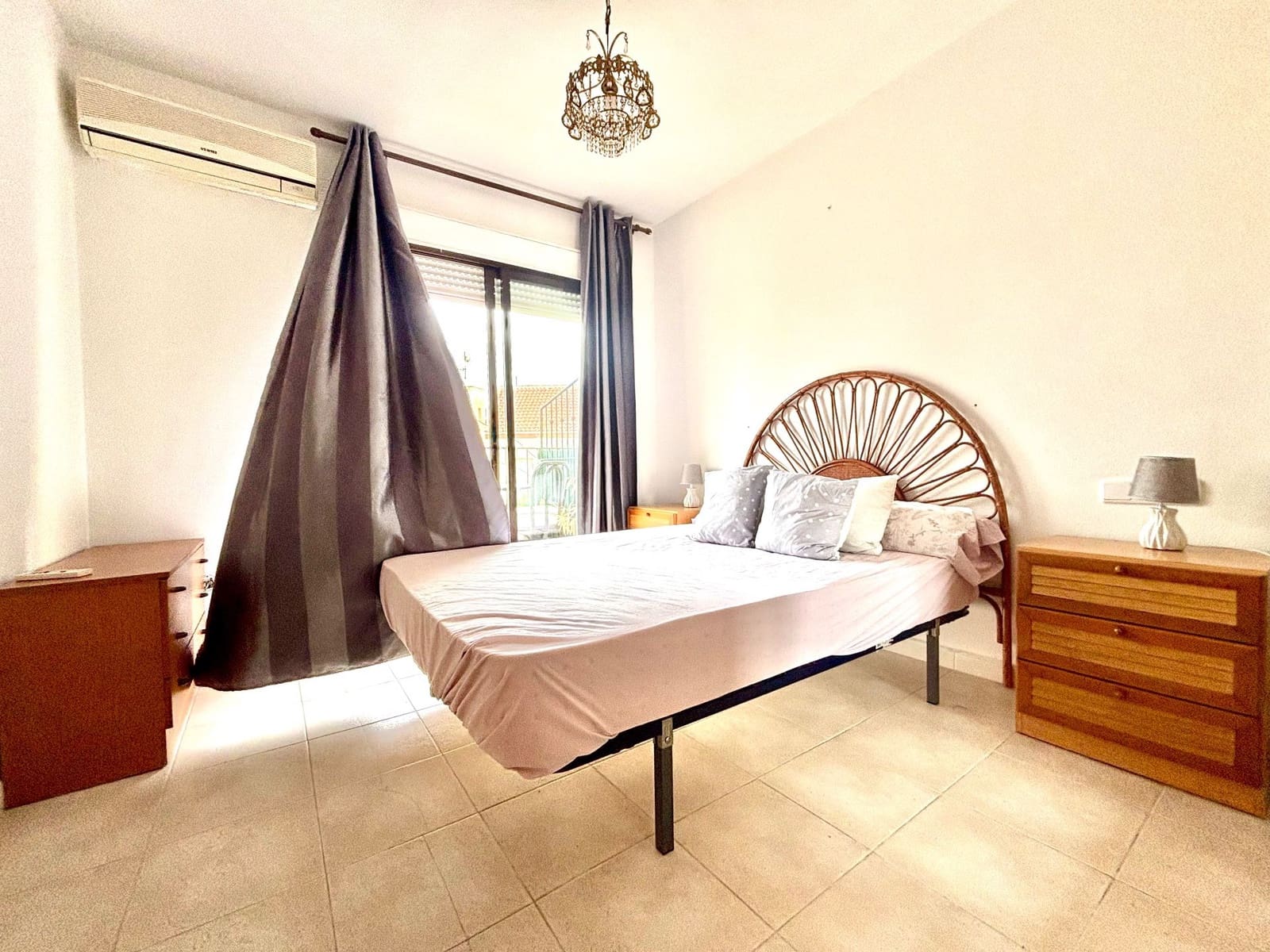 3 soverom Kjedet enebolig til salgs i Gran Alacant med svømmebasseng garasje - € 289 000 (Ref: 8104853)