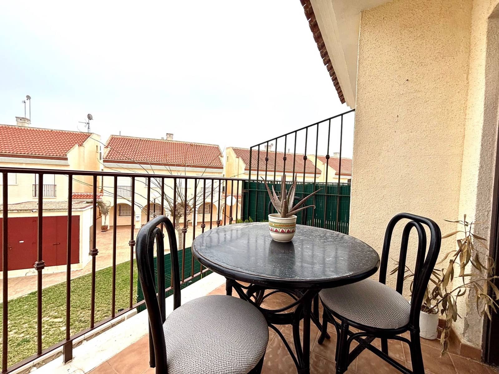 3 soverom Kjedet enebolig til salgs i Gran Alacant med svømmebasseng garasje - € 289 000 (Ref: 8104853)