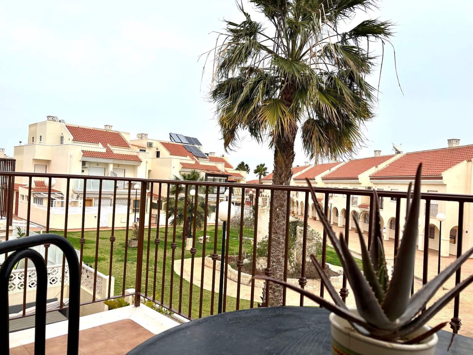 3 soverom Kjedet enebolig til salgs i Gran Alacant med svømmebasseng garasje - € 289 000 (Ref: 8104853)