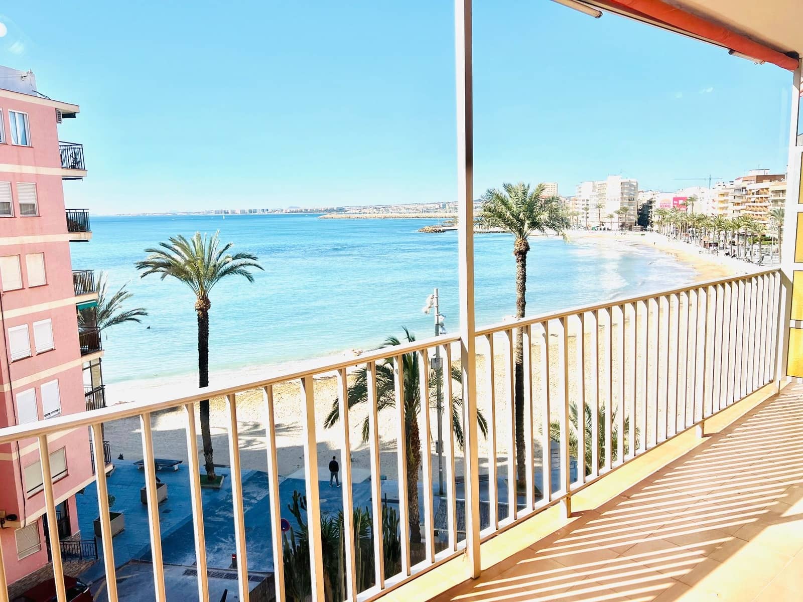 3 bedroom Apartment for rent in Torrevieja with garage - € 850 (Ref: 8131716)