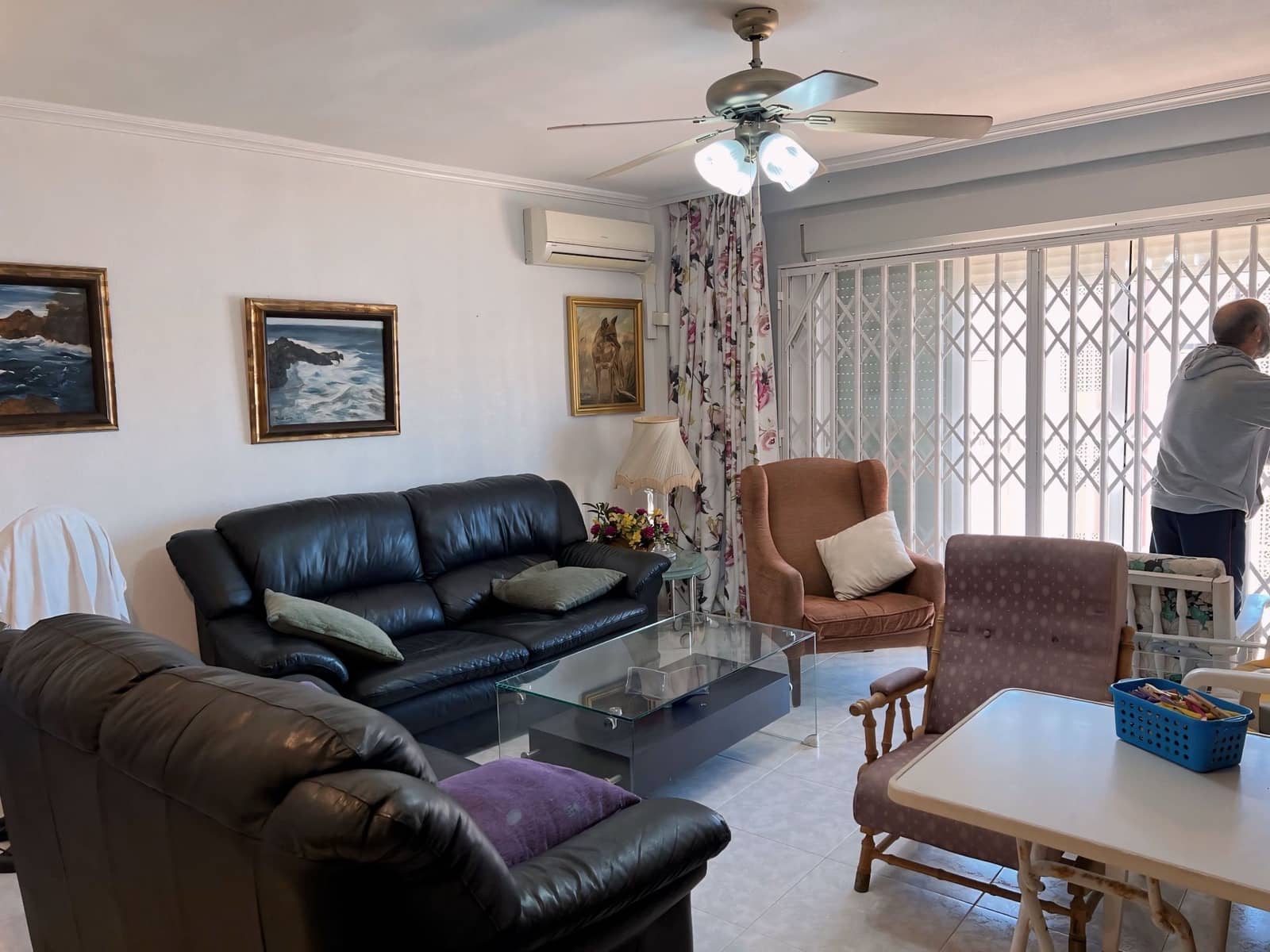 3 bedroom Apartment for rent in Torrevieja with garage - € 850 (Ref: 8131716)