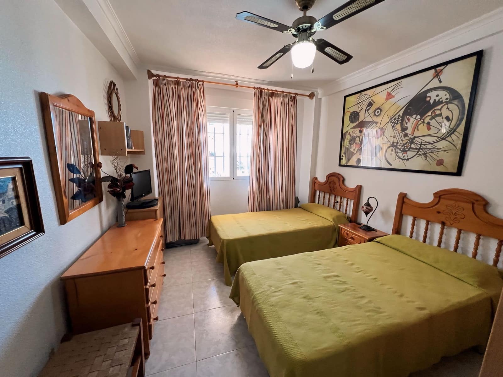 3 bedroom Apartment for rent in Torrevieja with garage - € 850 (Ref: 8131716)