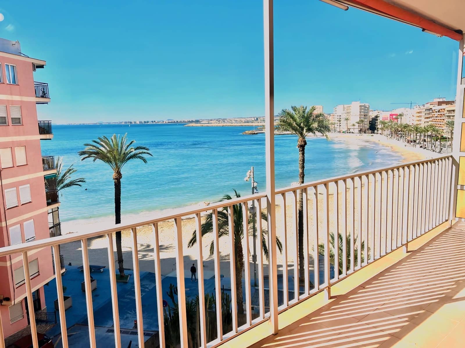 3 bedroom Apartment for rent in Torrevieja with garage - € 850 (Ref: 8131716)