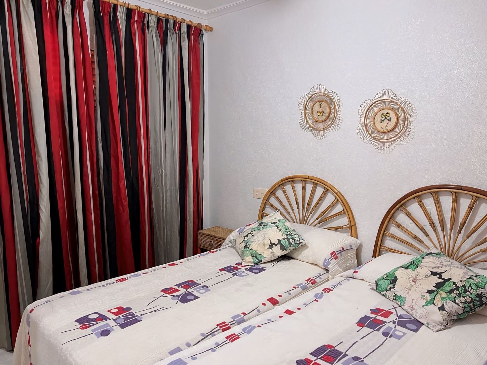 3 bedroom Apartment for rent in Torrevieja with garage - € 850 (Ref: 8131716)