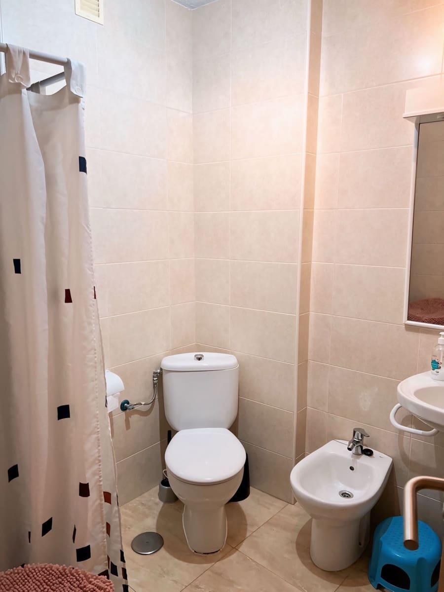 3 bedroom Apartment for rent in Torrevieja with garage - € 750 (Ref: 8319304)