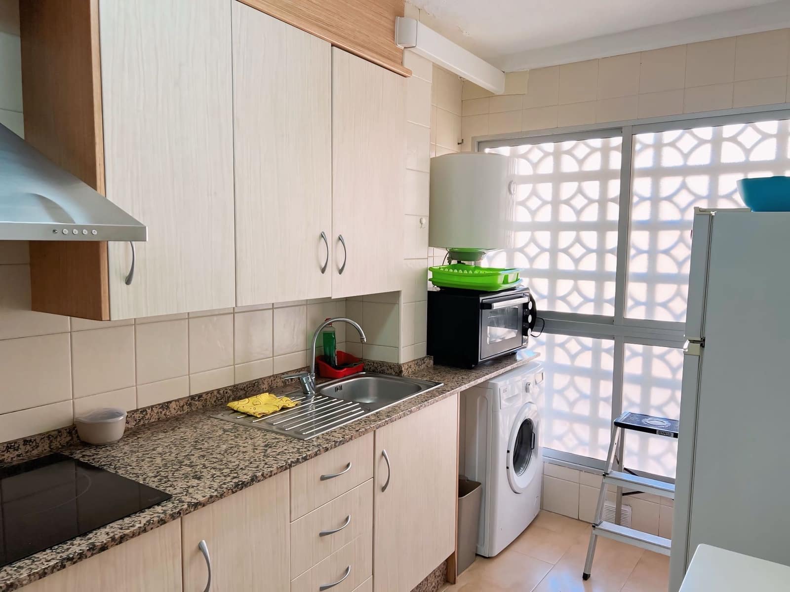 3 bedroom Apartment for rent in Torrevieja with garage - € 750 (Ref: 8319304)