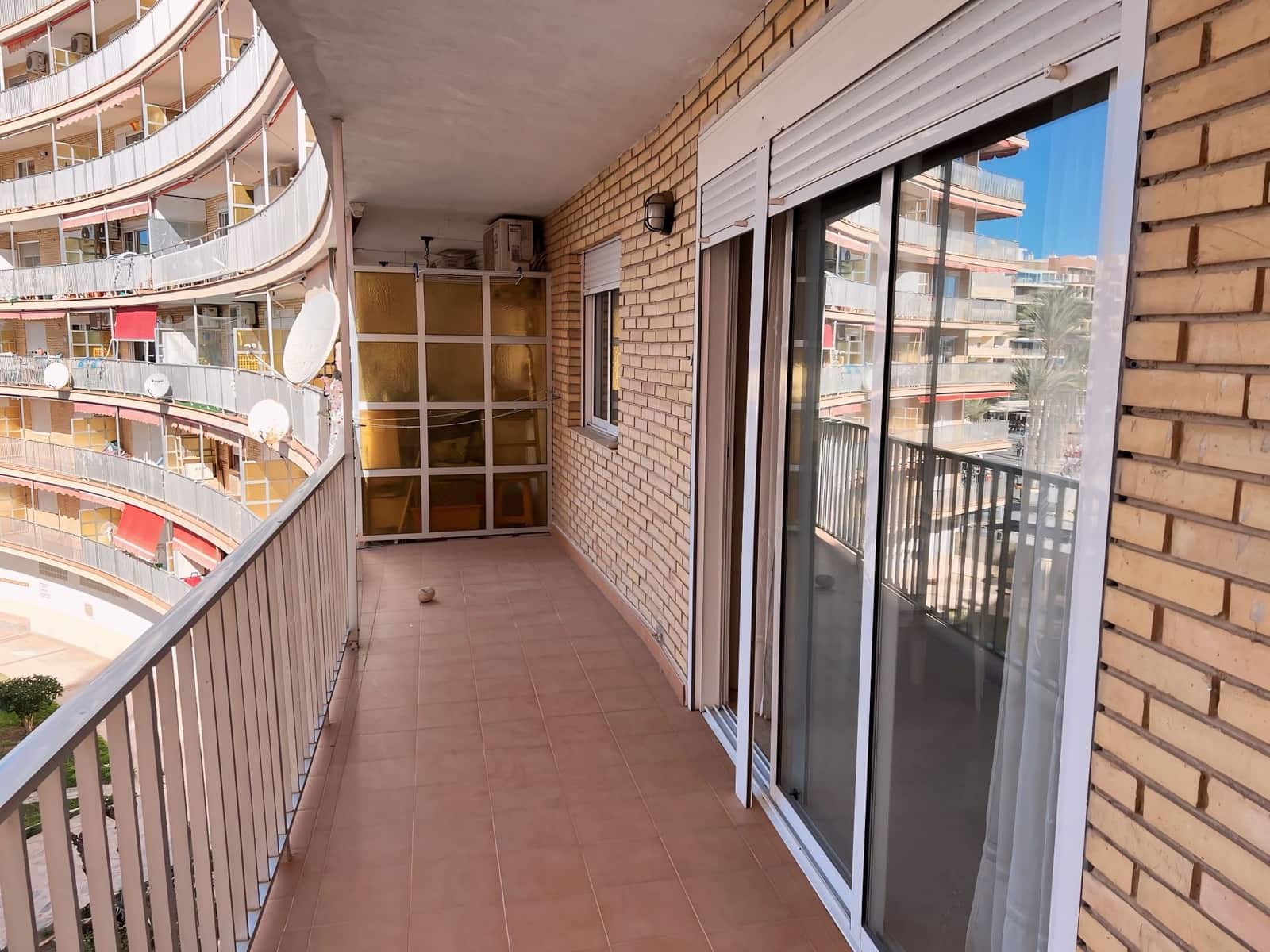 3 bedroom Apartment for rent in Torrevieja with garage - € 750 (Ref: 8319304)
