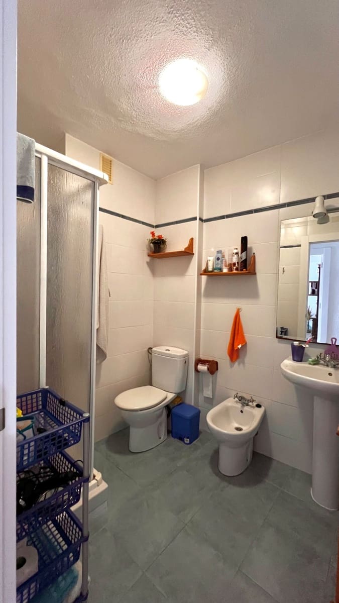 3 bedroom Apartment for rent in Torrevieja with garage - € 800 (Ref: 8347662)