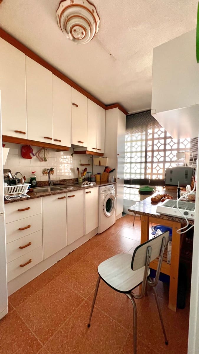 3 bedroom Apartment for rent in Torrevieja with garage - € 800 (Ref: 8347662)