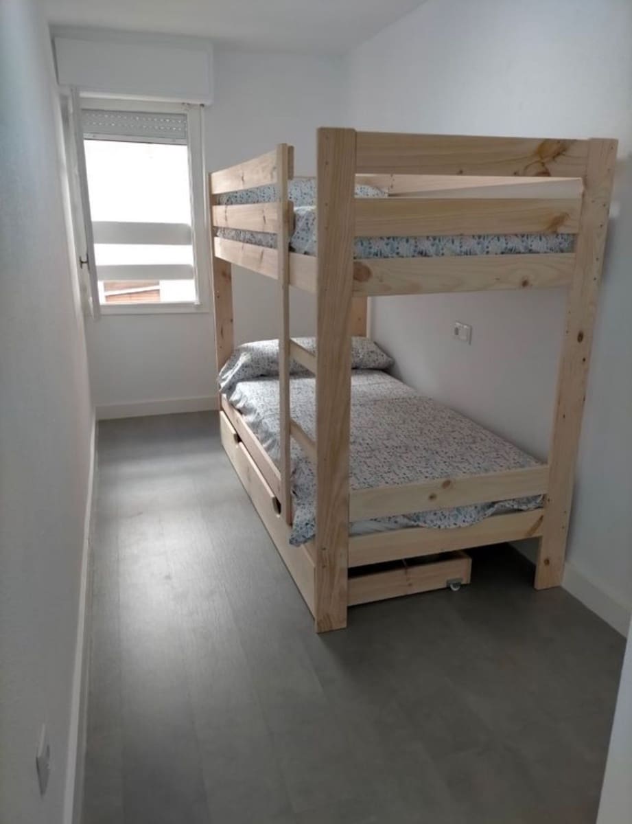 Appartement de 2 chambres à louer à Torrevieja avec garage - 900 € (Ref: 8441556)
