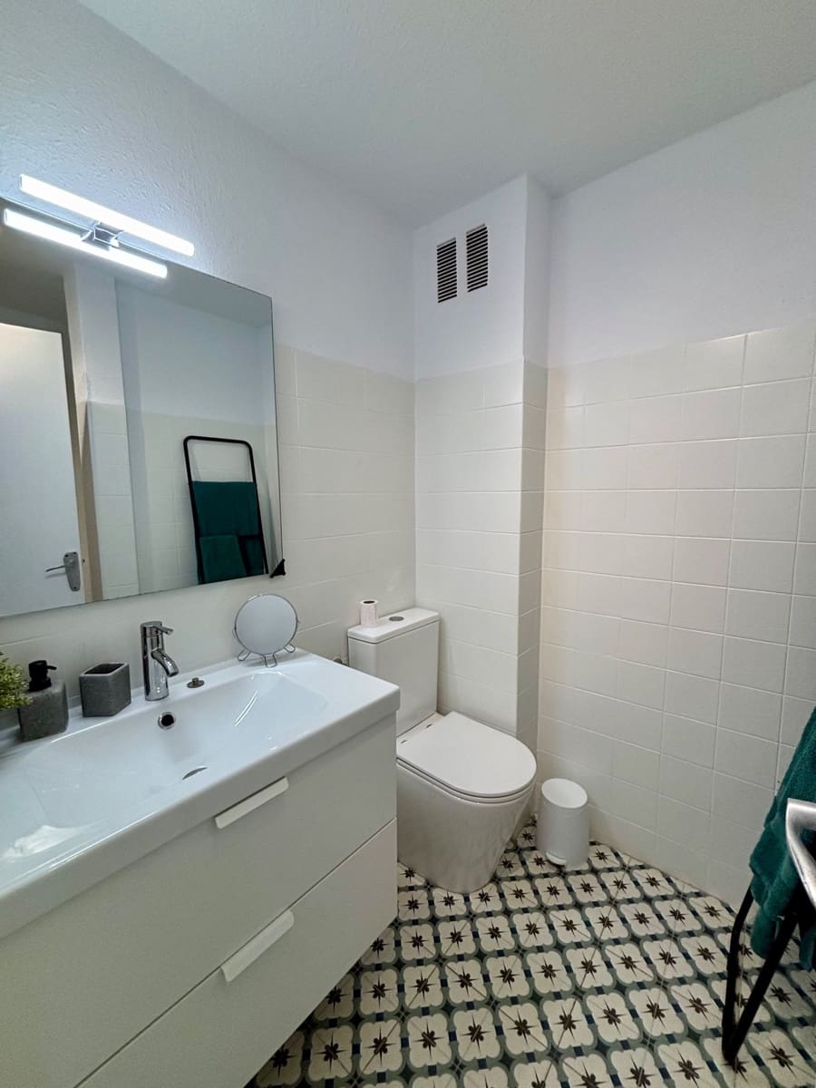 Appartement de 2 chambres à louer à Torrevieja avec garage - 900 € (Ref: 8441556)