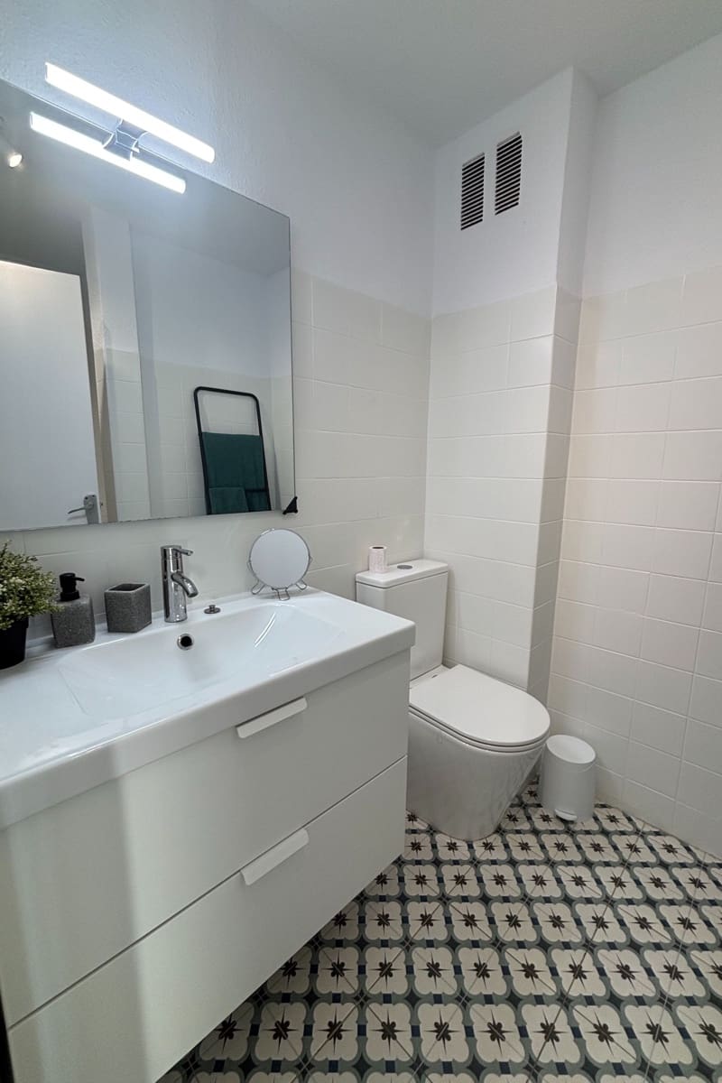 Appartement de 2 chambres à louer à Torrevieja avec garage - 900 € (Ref: 8441556)