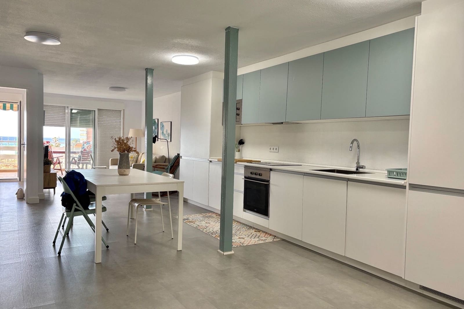 Appartement de 2 chambres à louer à Torrevieja avec garage - 900 € (Ref: 8441556)