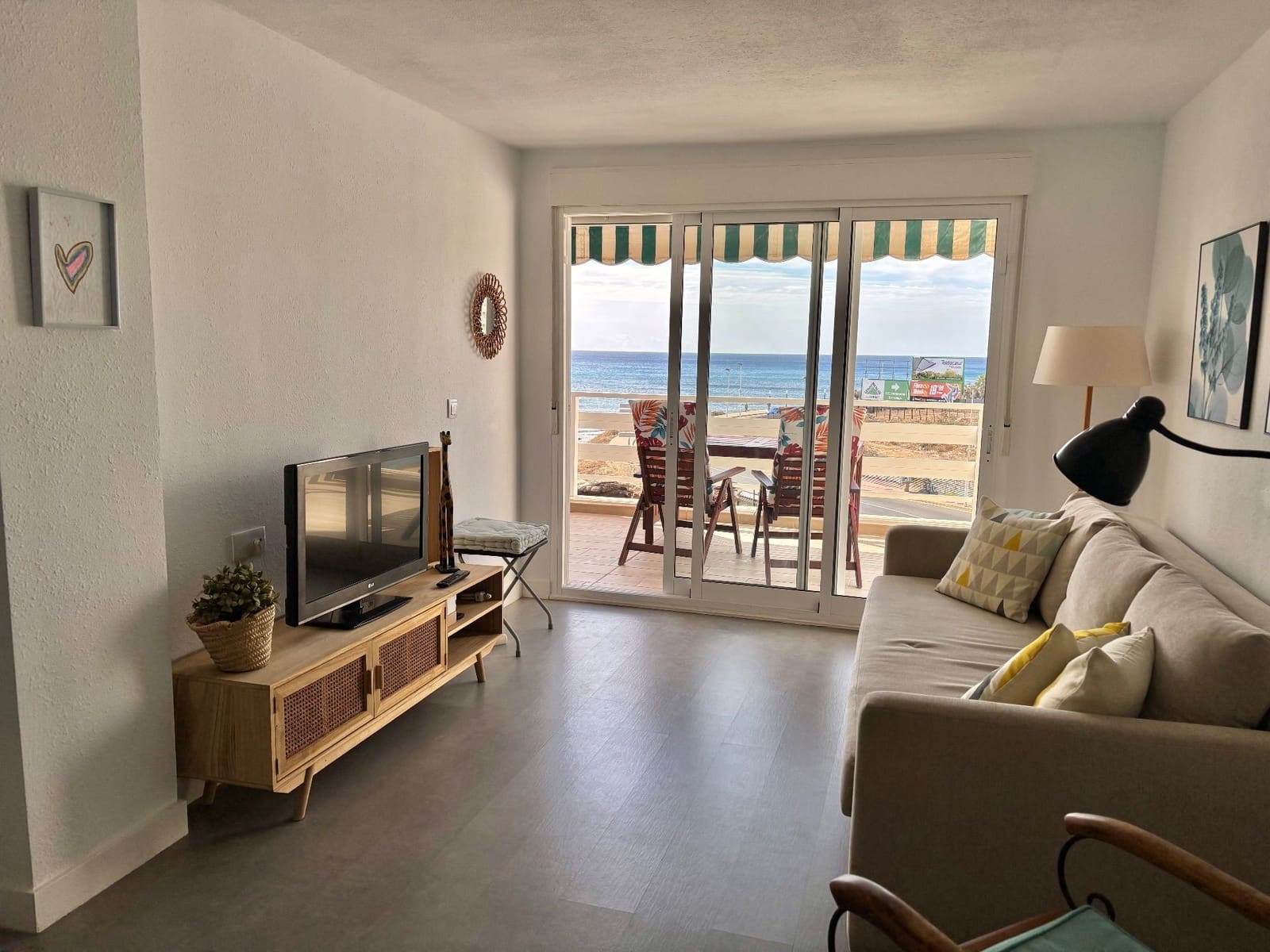 Appartement de 2 chambres à louer à Torrevieja avec garage - 900 € (Ref: 8441556)