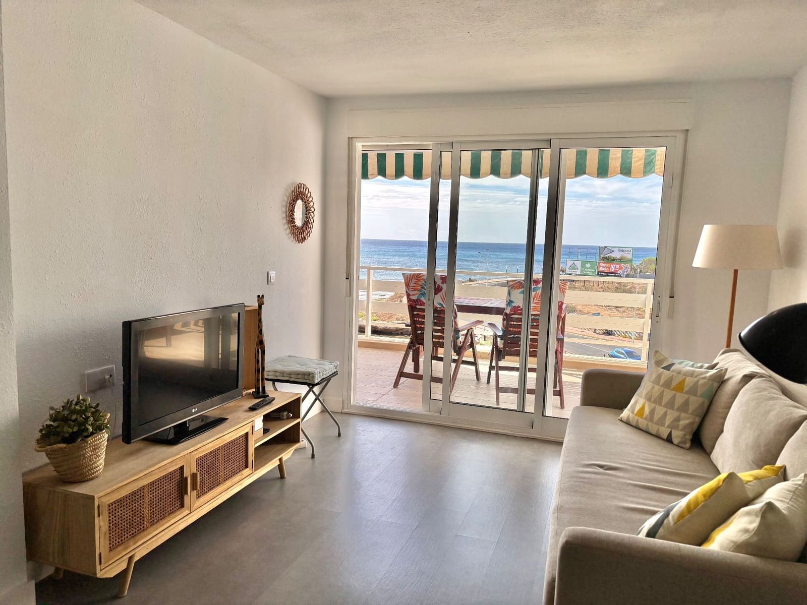 Appartement de 2 chambres à louer à Torrevieja avec garage - 900 € (Ref: 8441556)