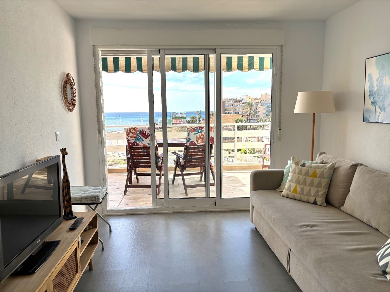 Appartement de 2 chambres à louer à Torrevieja avec garage - 900 € (Ref: 8441556)