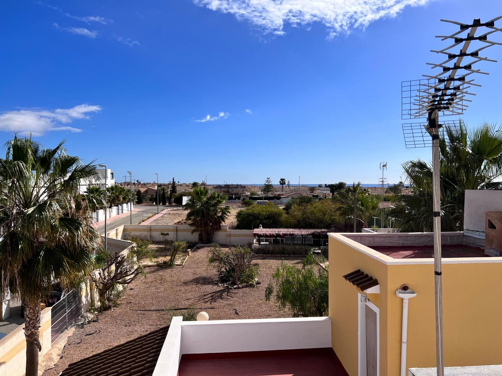 3 bedroom Villa for sale in Orihuela Costa with pool garage - € 160,000 (Ref: 8561142)