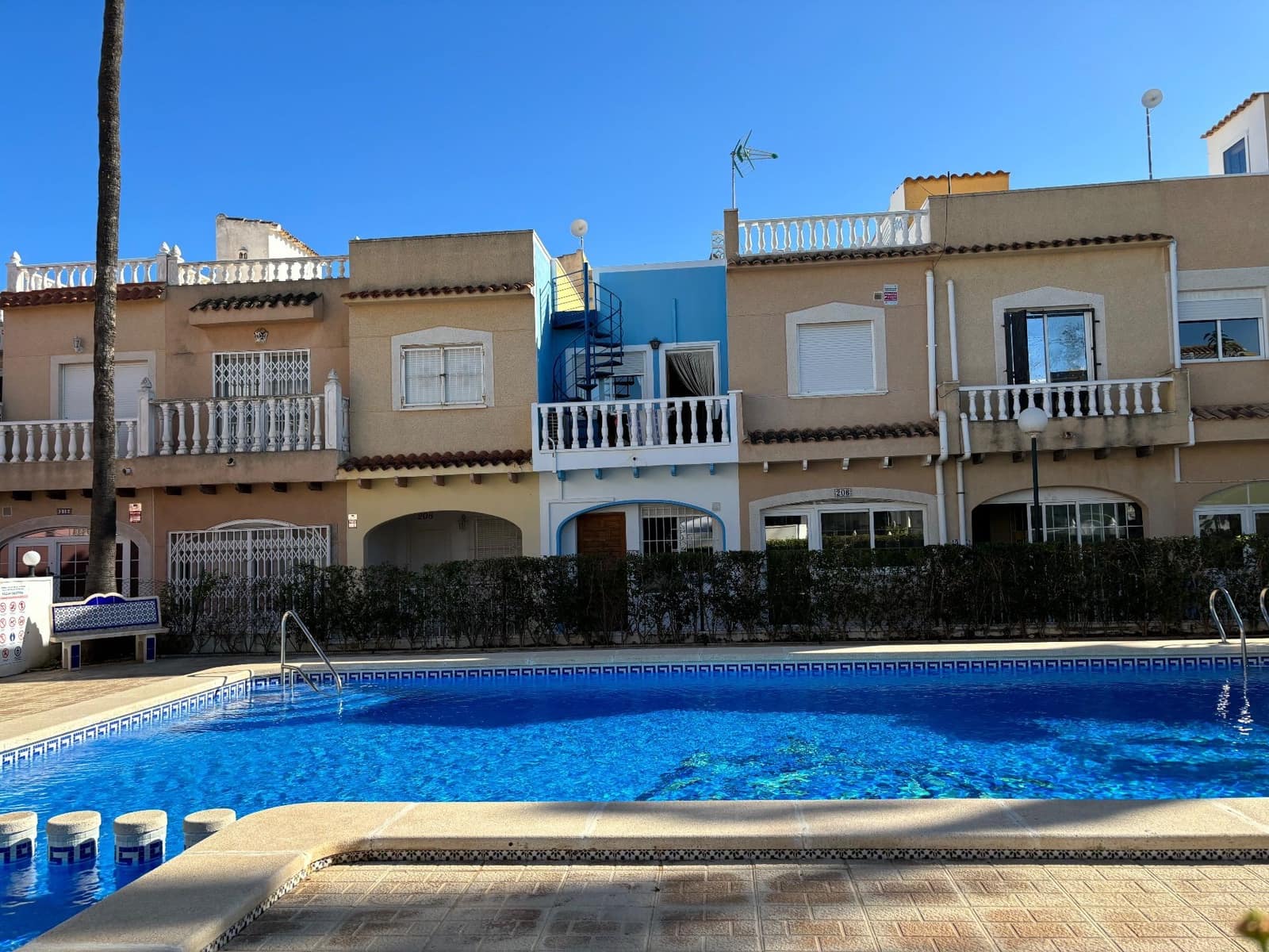 3 bedroom Villa for sale in Orihuela Costa with pool garage - € 160,000 (Ref: 8561142)
