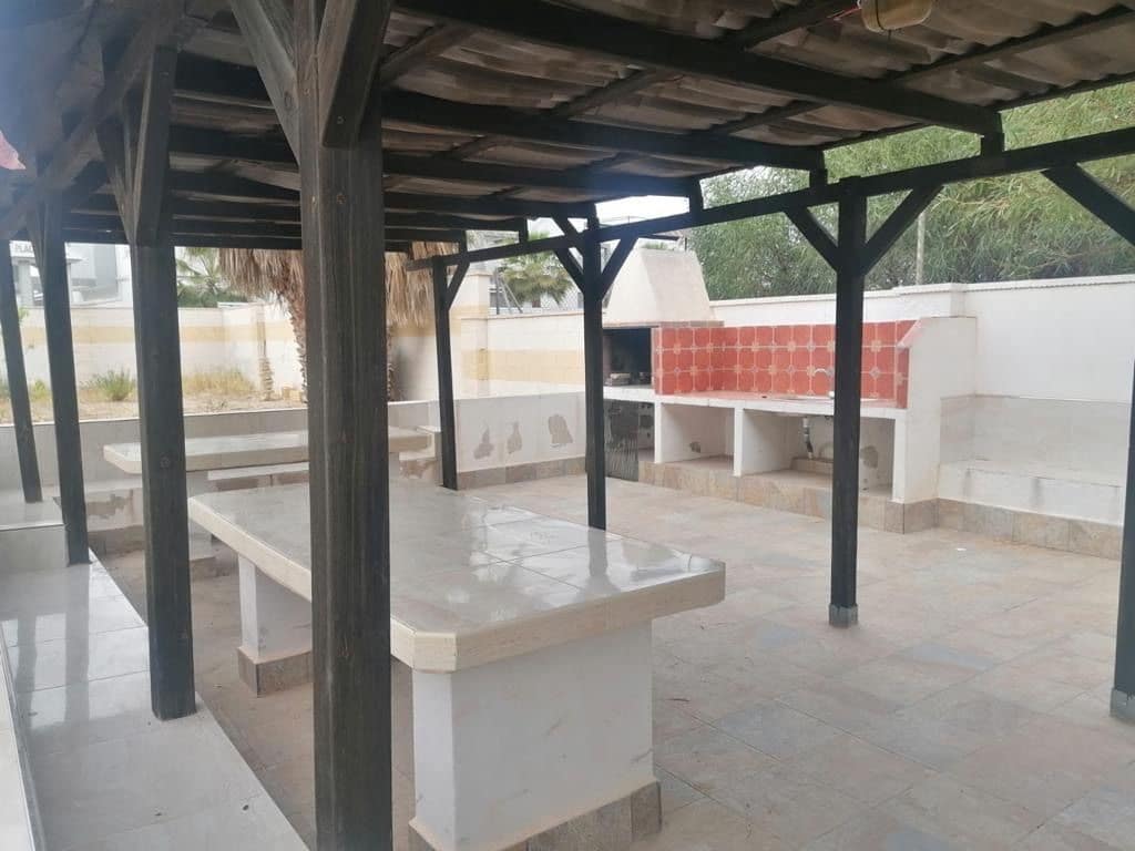 3 bedroom Villa for sale in Orihuela Costa with pool garage - € 160,000 (Ref: 8561142)