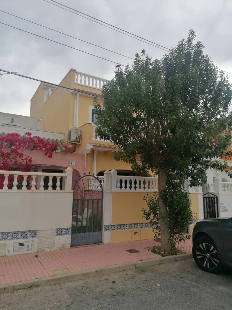 3 bedroom Villa for sale in Orihuela Costa with pool garage - € 160,000 (Ref: 8561142)