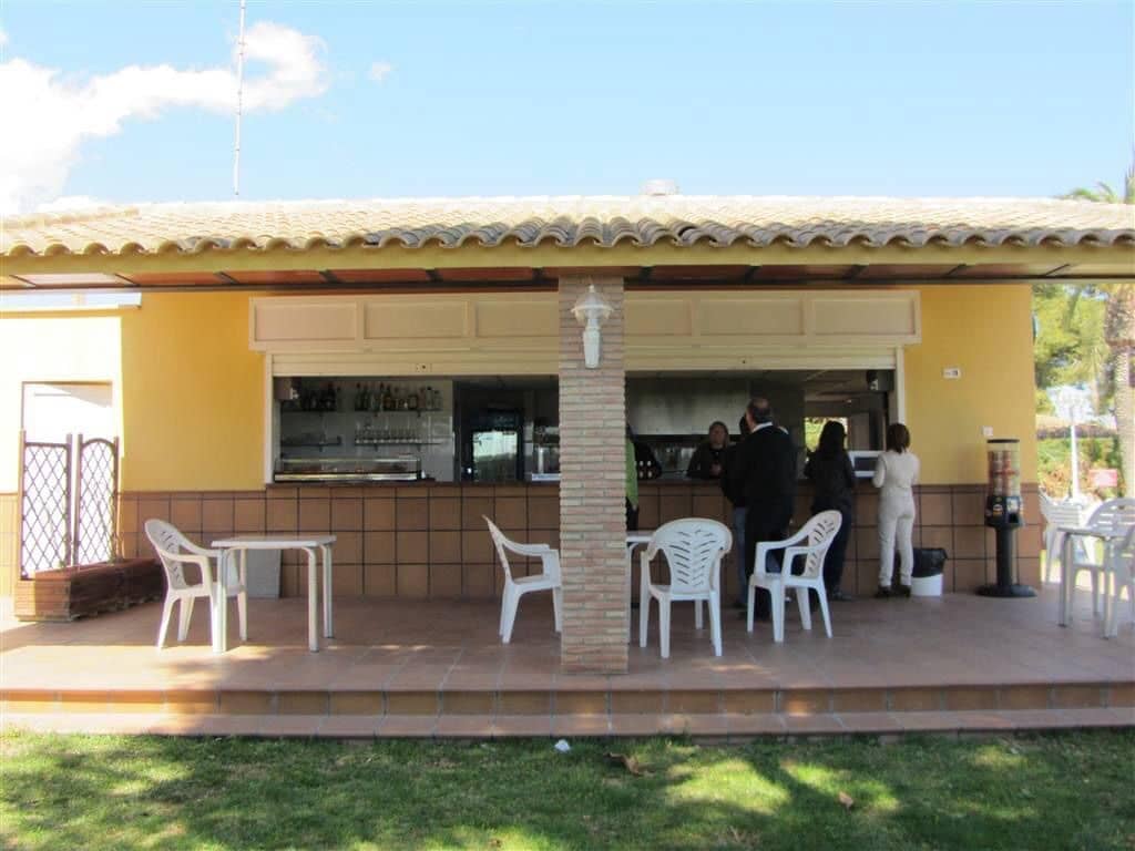 Chalet de 2 habitaciones en Campoamor en alquiler con piscina garaje - 700 € (Ref: 8578073)
