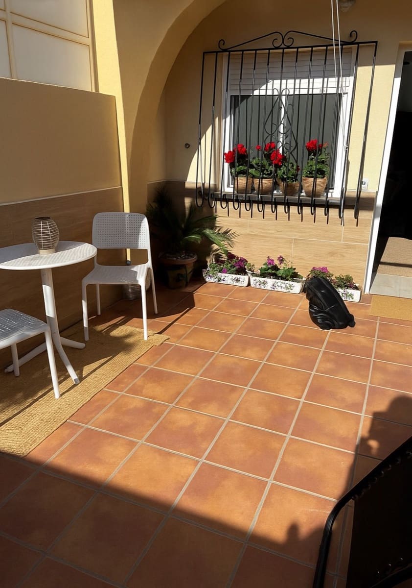 1 slaapkamer Bungalow te huur in Torrevieja - € 700 (Ref: 8827009)