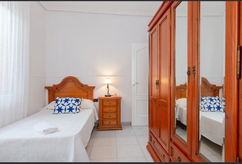 3 bedroom Apartment for sale in Torre de la Horadada - € 180,000 (Ref: 8939941)