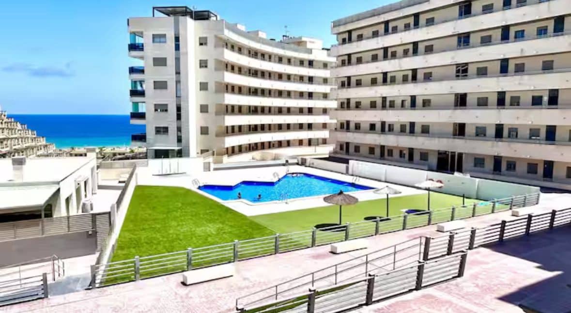 4 soveværelse Byhus til leje i Arenales del Sol med swimmingpool garage - € 2.500 (Ref: 8982132)