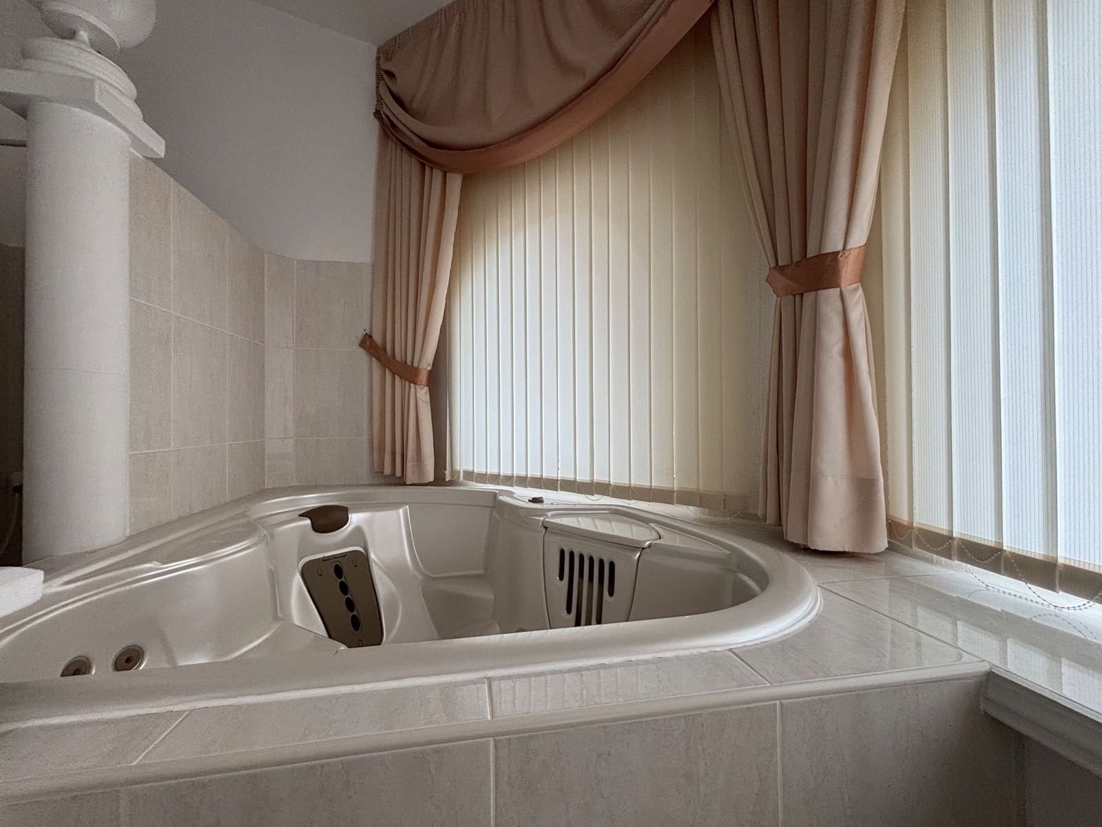 5 camera da letto Villa da affittare in Muchamiel / Mutxamel con piscina garage - 3.000 € (Rif: 9102729)