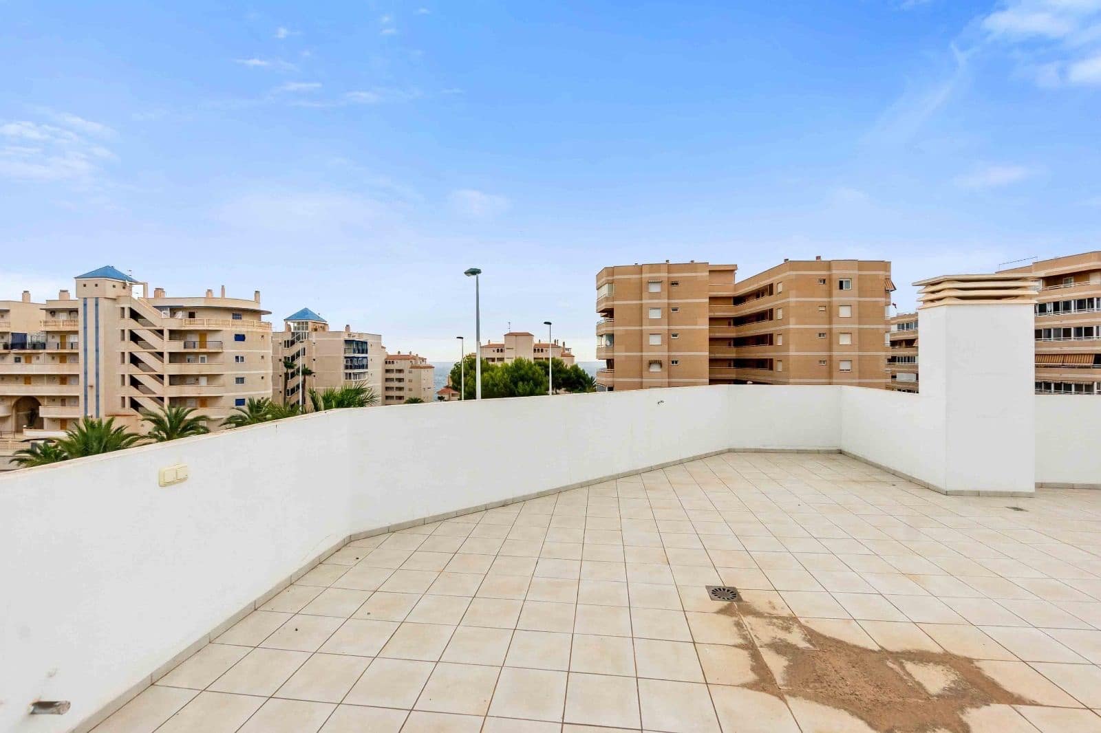 2 bedroom Townhouse for rent in Arenales del Sol with pool garage - € 1,450 (Ref: 9143420)