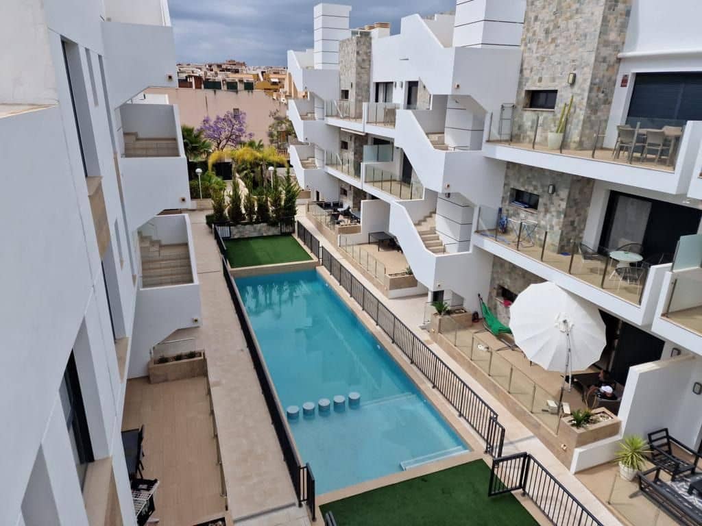 2 bedroom Townhouse for rent in Arenales del Sol with pool garage - € 1,450 (Ref: 9143420)