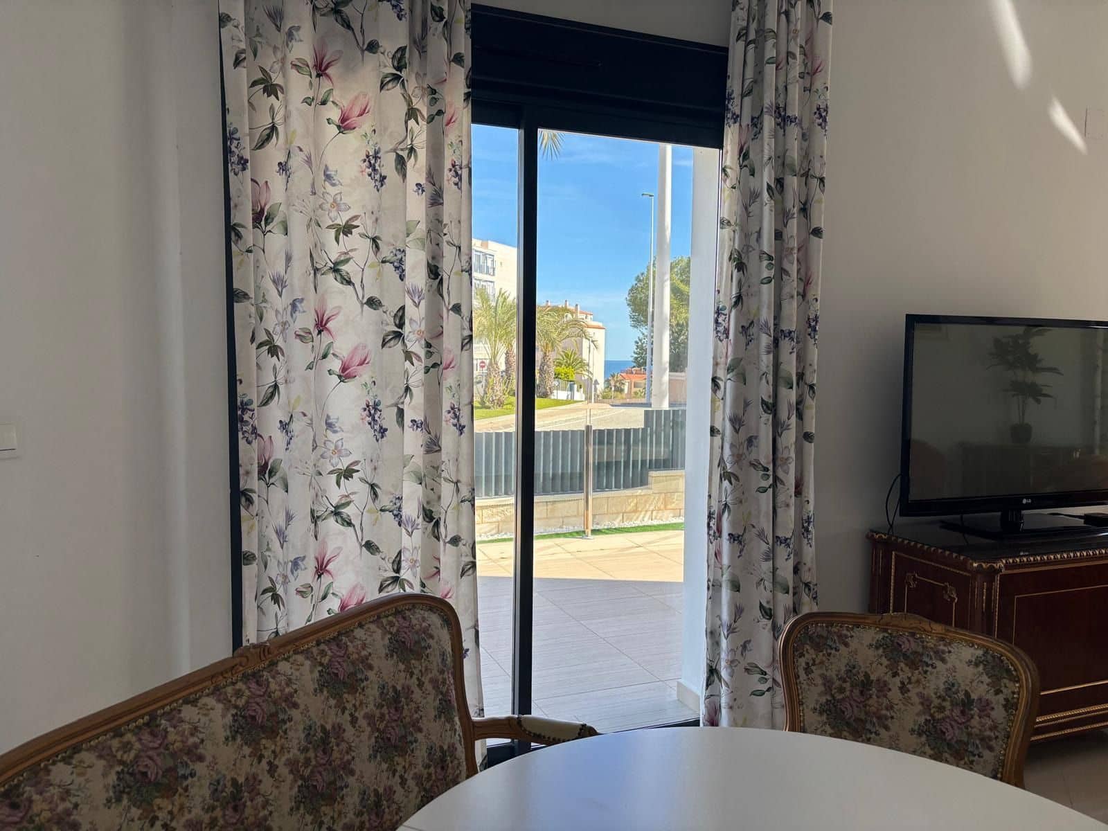 2 sypialnia Dom do wynajęcia w Arenales del Sol z basenem garażem - 1 450 € (Ref: 9183304)