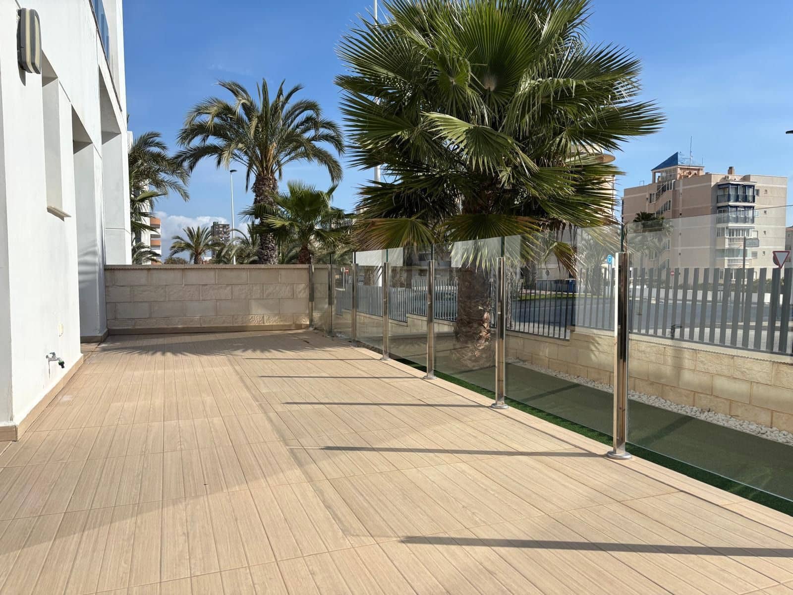 2 sypialnia Dom do wynajęcia w Arenales del Sol z basenem garażem - 1 450 € (Ref: 9183304)