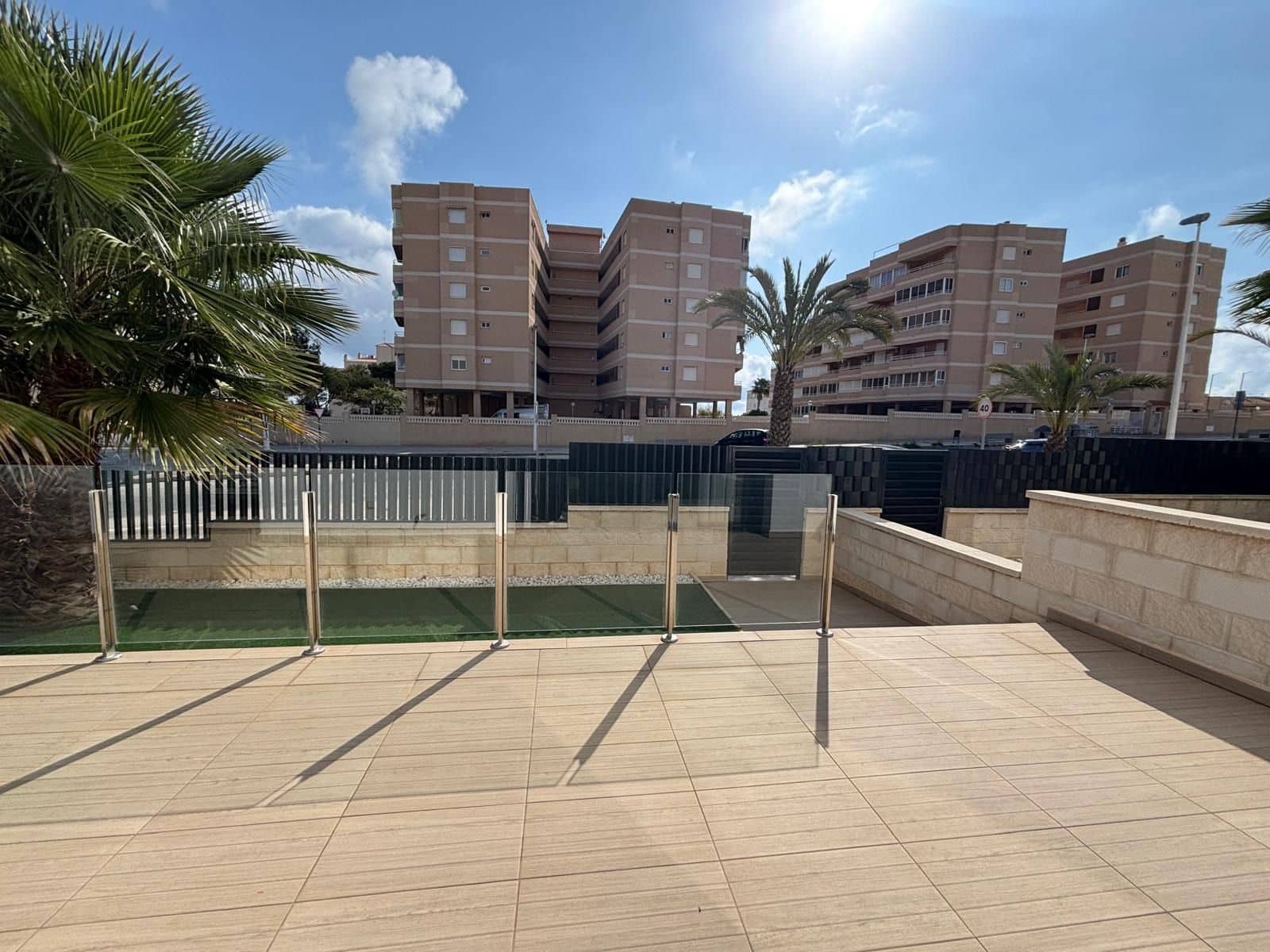 2 sypialnia Dom do wynajęcia w Arenales del Sol z basenem garażem - 1 450 € (Ref: 9183304)