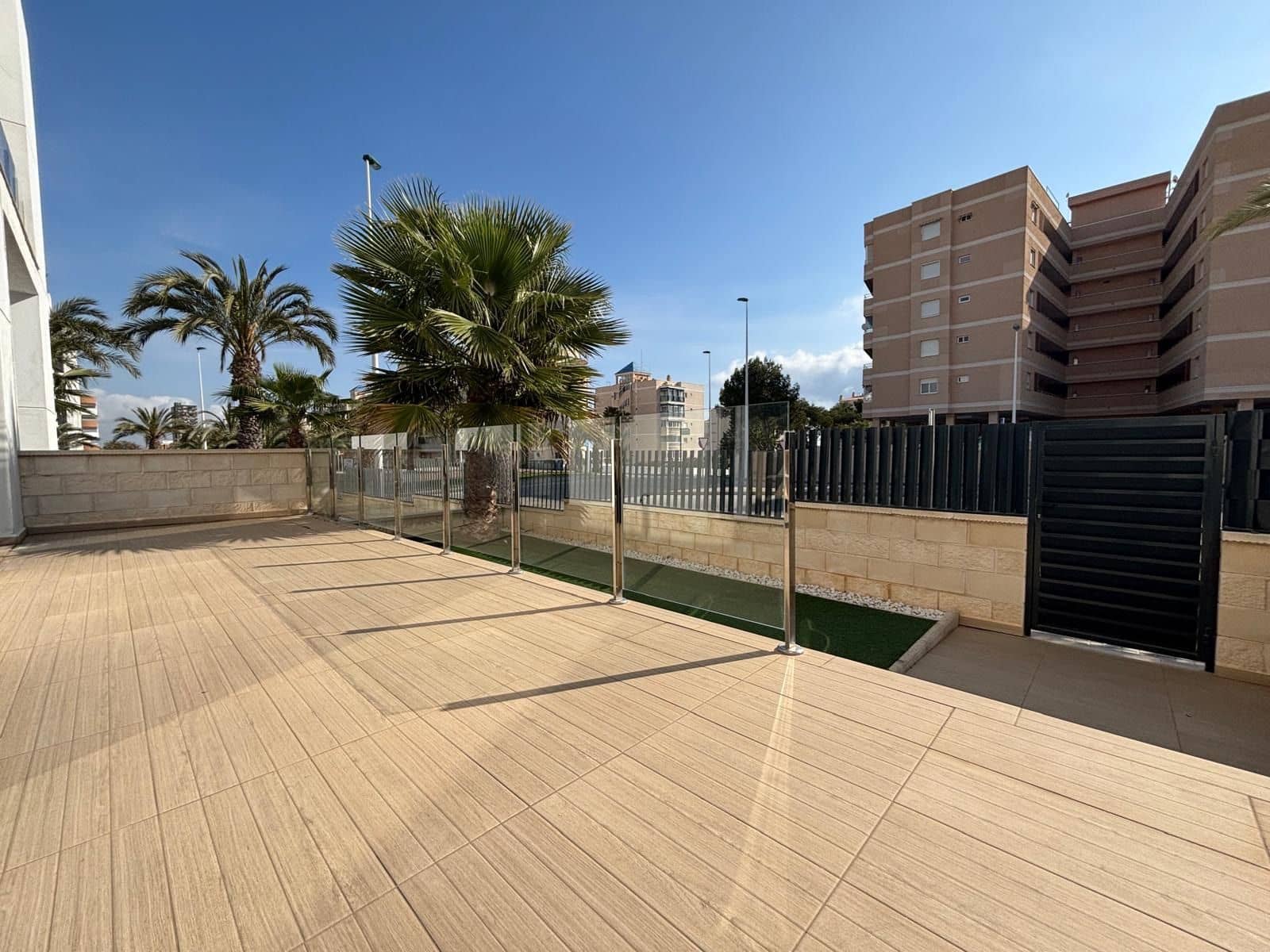 2 sypialnia Dom do wynajęcia w Arenales del Sol z basenem garażem - 1 450 € (Ref: 9183304)