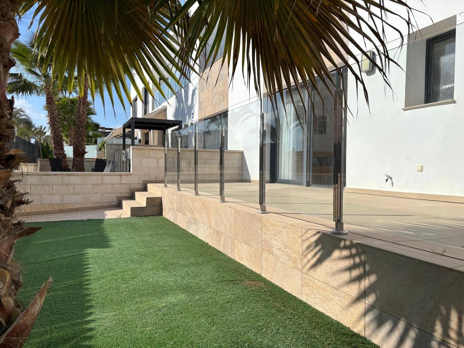 2 sypialnia Dom do wynajęcia w Arenales del Sol z basenem garażem - 1 450 € (Ref: 9183304)