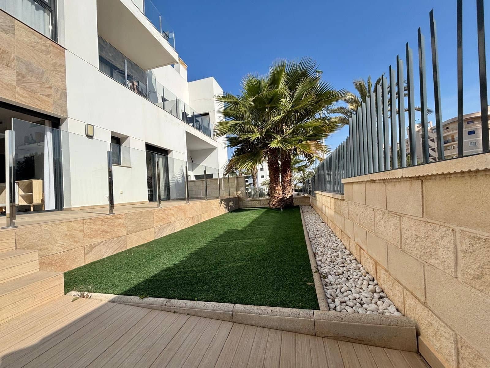 2 sypialnia Dom do wynajęcia w Arenales del Sol z basenem garażem - 1 450 € (Ref: 9183304)