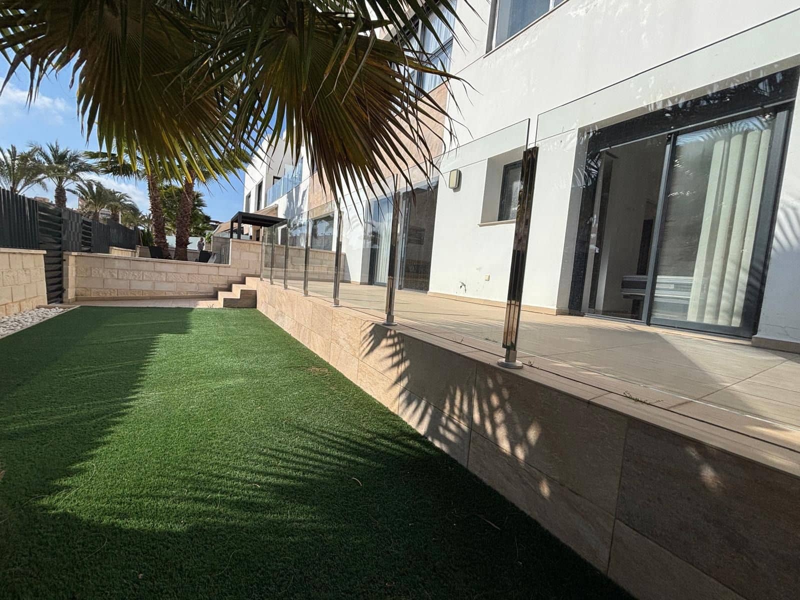 2 sypialnia Dom do wynajęcia w Arenales del Sol z basenem garażem - 1 450 € (Ref: 9183304)