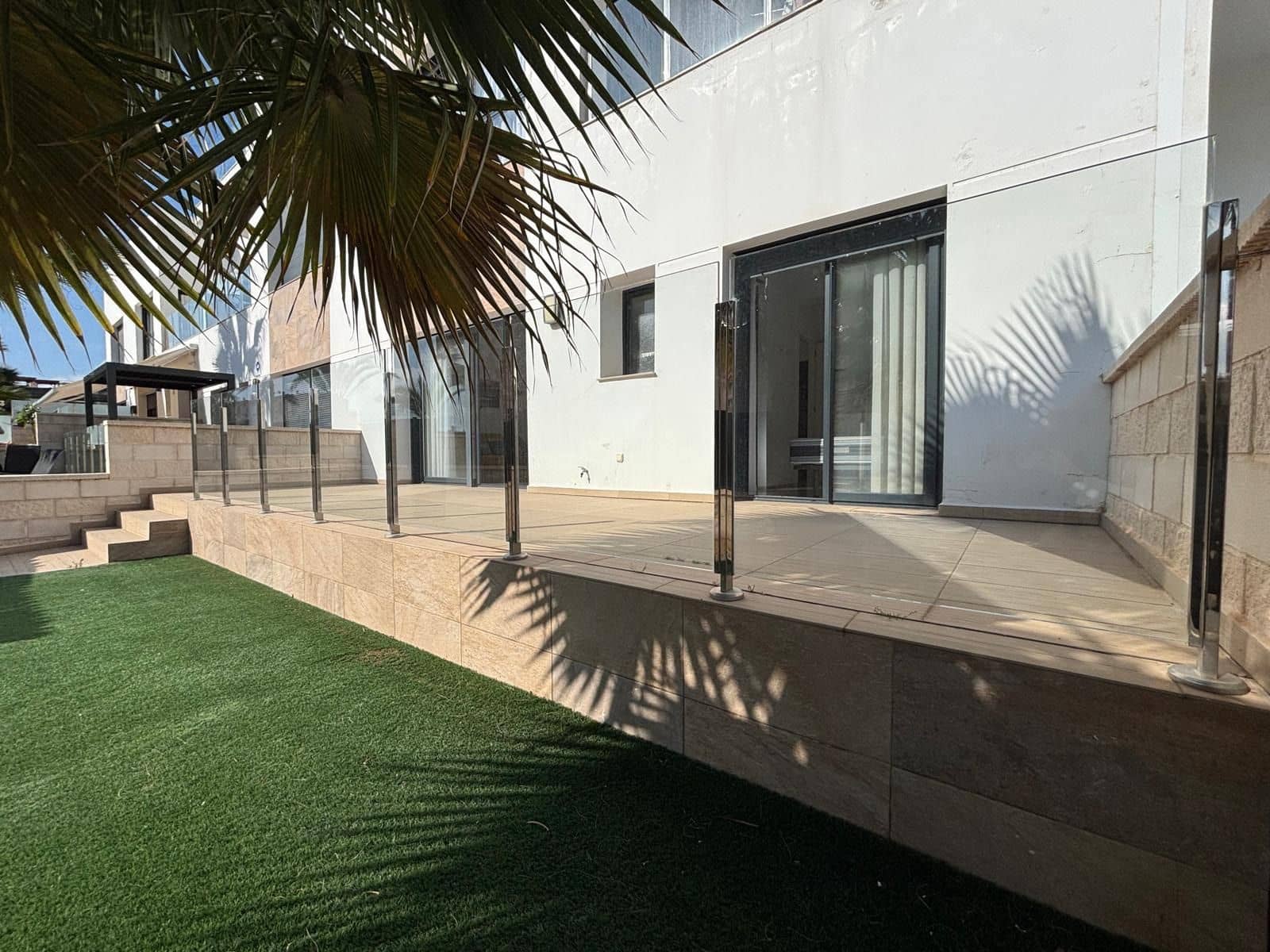 2 sypialnia Dom do wynajęcia w Arenales del Sol z basenem garażem - 1 450 € (Ref: 9183304)