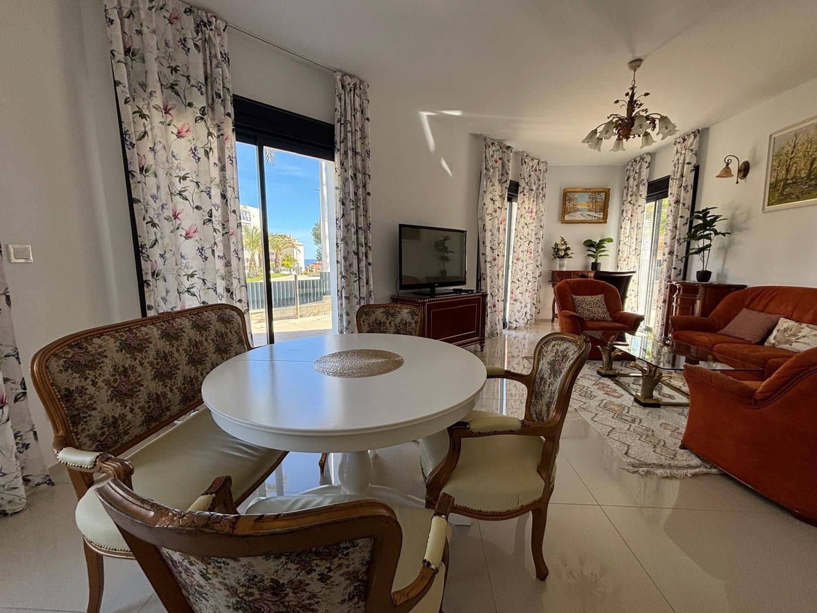 2 sypialnia Dom do wynajęcia w Arenales del Sol z basenem garażem - 1 450 € (Ref: 9183304)