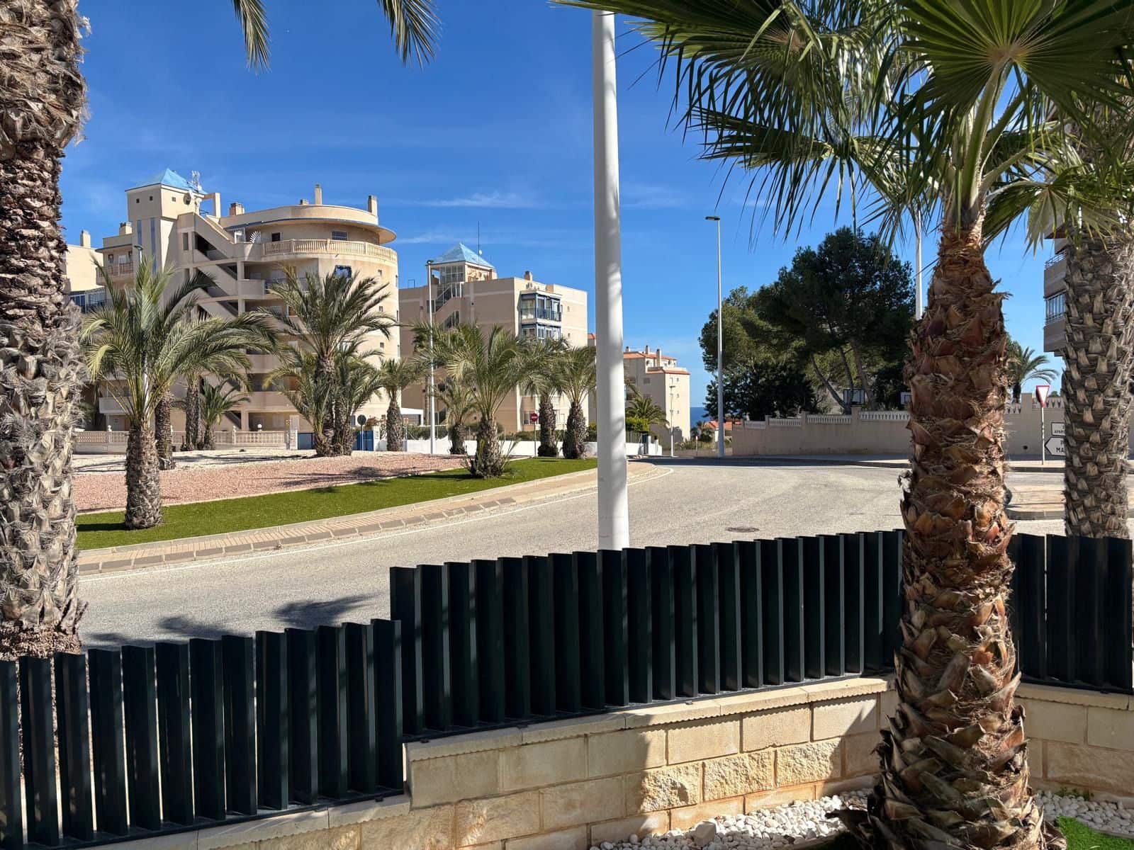 2 sypialnia Dom do wynajęcia w Arenales del Sol z basenem garażem - 1 450 € (Ref: 9183304)